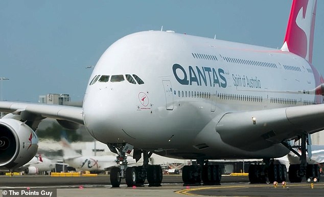 Der A380-Flug (oben) von London nach Sydney dauert etwa 22 Stunden, mit Zwischenstopp in Singapur