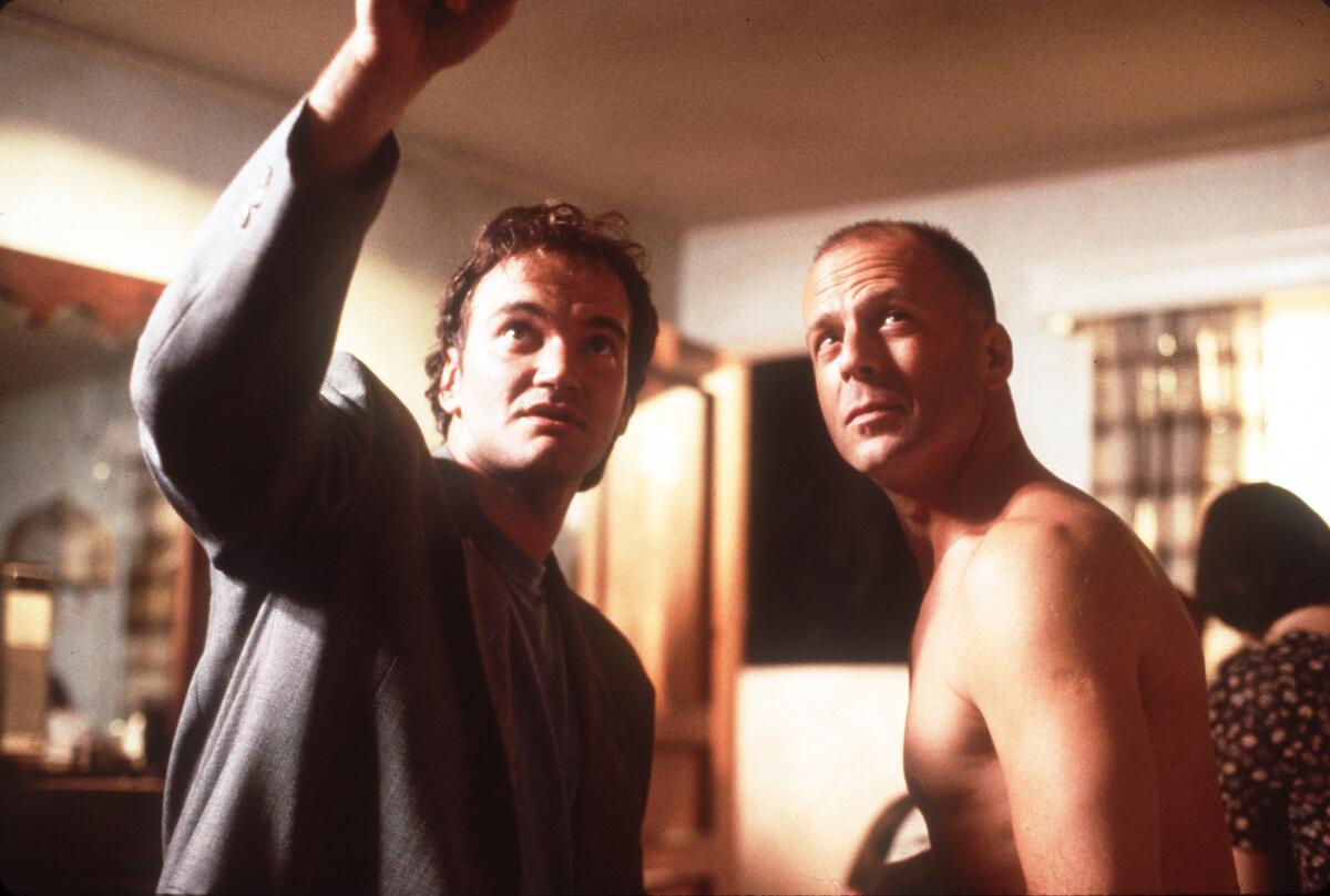 Bruce Willis (rechts) und Quentin Tarantino (links) am Set des Films "Pulp Fiction." 