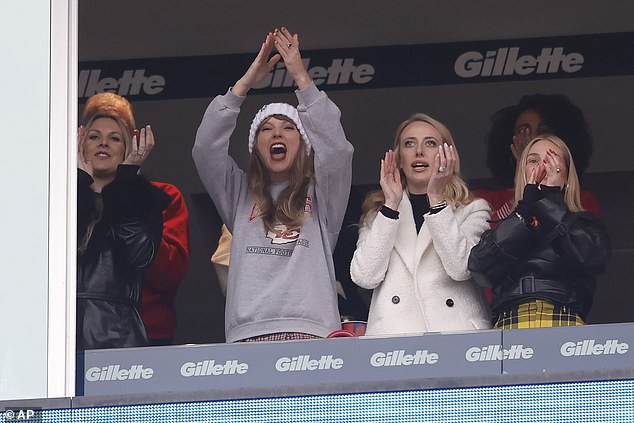 Swift war im Gillette Stadium, um seinen Freund Travis Kelce und die Kansas City Chiefs anzufeuern