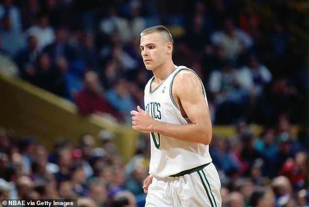 Montross – in seiner aktiven Zeit ein 7-Fuß-Center – wurde 1994 von den Boston Celtics gedraftet