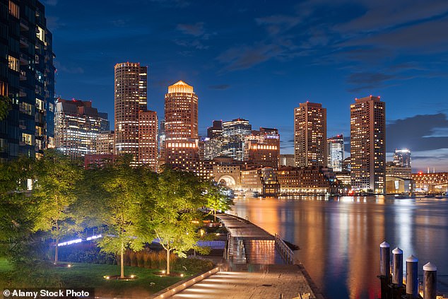 Summen: Jane Knight besucht Boston und bemerkt, dass es „unglaublich einfach ist, herumzulaufen, da man alles vom lebhaften Hafenviertel (im Bild) bis zum gehobenen Viertel Back Bay in Augenschein nehmen kann“.