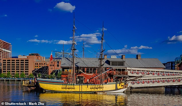 Jane beginnt ihren Rundgang im Boston Tea Party Ships And Museum (im Bild), dessen zwei rekonstruierte Boote sie aus den Fenstern ihres Zimmers im Intercontinental Hotel sehen konnte