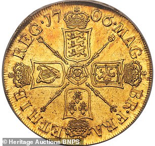 Eine 5-Guinea-Goldmünze der Königin Anne aus dem Jahr 1706 zeigt auf der einen Seite ihre Büste und auf der Rückseite ihre geviertelten Arme
