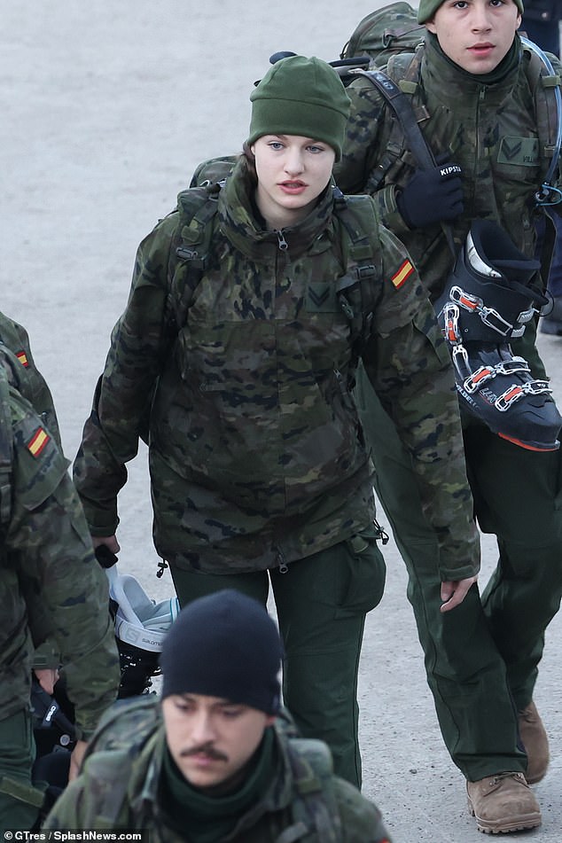 Im Bild: Prinzessin Leonor von Spanien bei der Ankunft im Skigebiet Astun, um eine Trainingsübung zu absolvieren