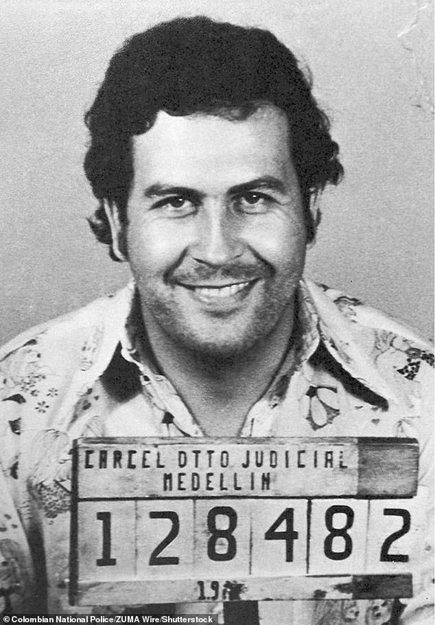 Pablo Escobars Buchungsfoto, aufgenommen 1976 von der regionalen kolumbianischen Kontrollbehörde in Medellin