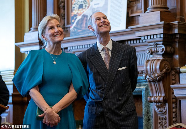 Prinz Edward und seine Frau Sophie genossen am Tag der Verleihung ihrer neuen Titel einen Auftritt des ukrainischen Chors in der Stadt Edinburgh