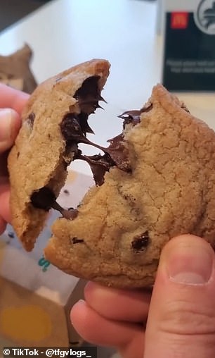 Die Cookie Tote kostete 6,49 $ und hat insgesamt 2.210 Kalorien