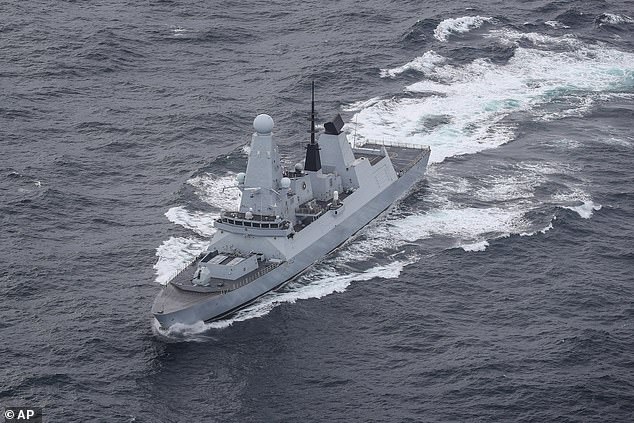 Der Zerstörer vom Typ 45, HMS Diamond, gehört zu den britischen Kriegsschiffen, die jetzt zum Schutz der lebenswichtigen Schifffahrtsroute im Roten Meer beitragen