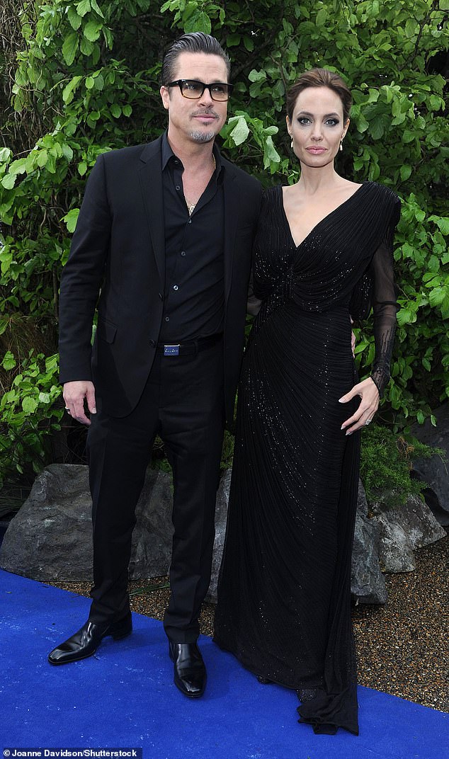 Ihre Beziehung beginnt sieben Jahre nach seiner Trennung von seiner 48-jährigen Frau Angelina Jolie (beide im Mai 2014 abgebildet), mit der er sechs Kinder großzog