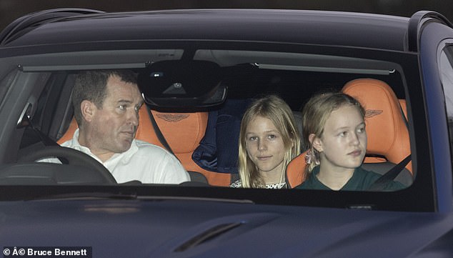Prinzessin Annes Sohn Peter Phillips wurde beim festlichen Mittagessen in Windsor mit seinen beiden Töchtern abgebildet