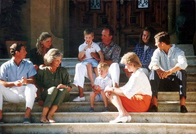 KingCharles, Infanta Elena, Queen Sophia, Prince Harry on the knee of King Juan Carlos, Prince Harry, Princess Diana, Infanta Cristina, King Felipe pictured in Majorca in 1988