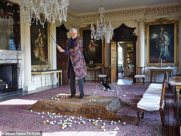 Der Herzog von Beaufort lebt in einem palastartigen Anwesen in Badminton.  Er ist geschieden