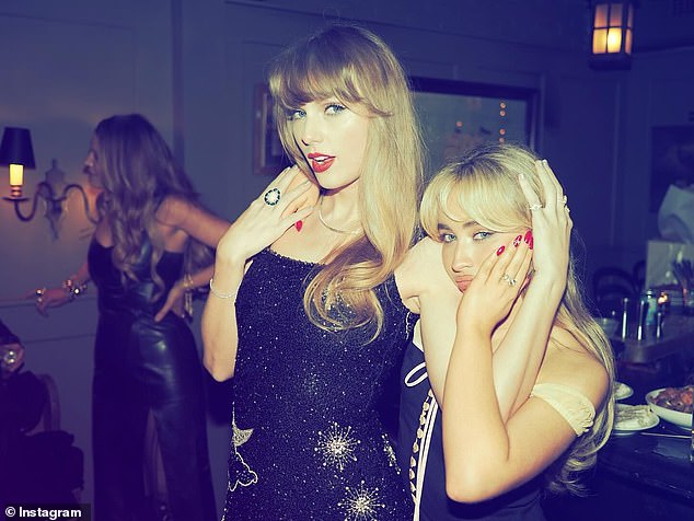 Taylor rockte stolz den Ring, als sie mit ihrer hochkarätigen Crew ihren Geburtstag feierte