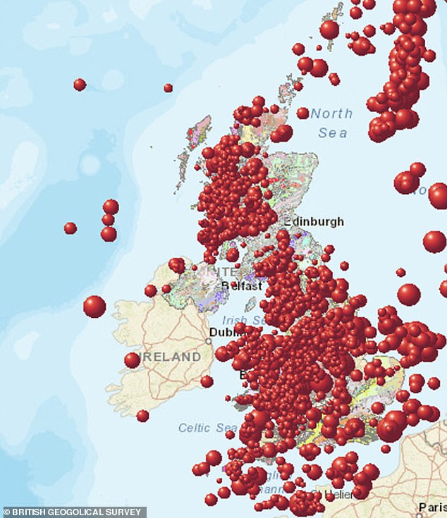 Tatsächlich kommt es in Großbritannien jedes Jahr etwa 200 bis 400 Erdbeben.  Auf dieser Karte ist jedes Beben von 2000 bis 2020 durch einen roten Kreis dargestellt, dessen Größe seine Stärke angibt