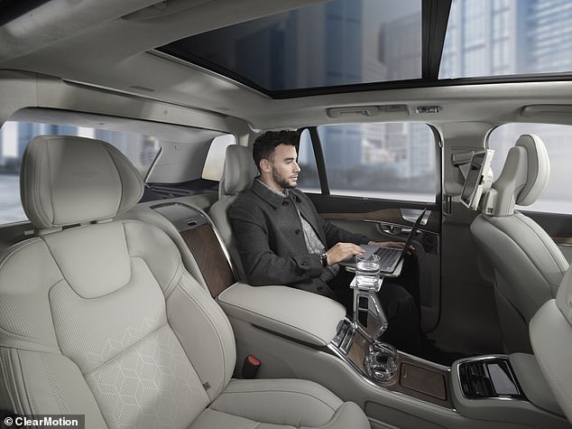 ClearMotion möchte mit seiner Technologie den Menschen dabei helfen, sich im Auto zu entspannen oder produktiv zu sein, ohne dass ihnen durch den Blick auf Bildschirme übel wird