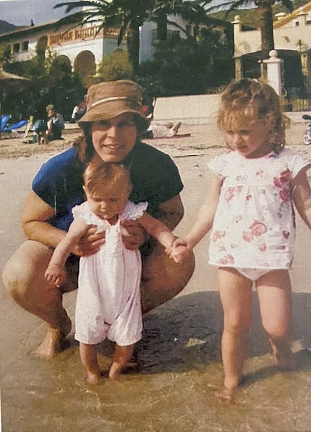 KOSTBARE ZEITEN: Harriet genießt den Strand mit ihren Kindern, etwa 2010