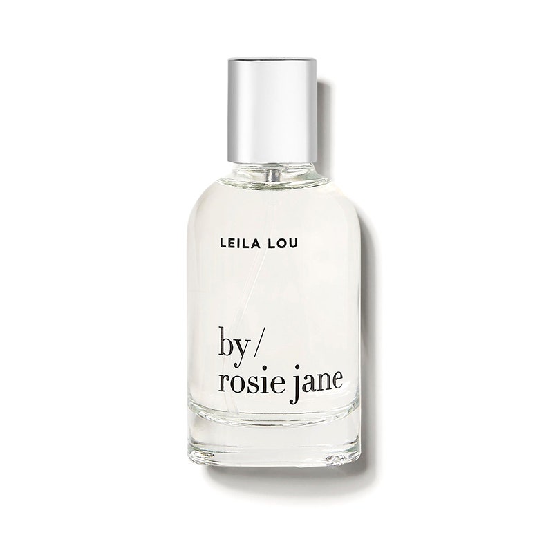 Von Rosie Jane Leila Lou Eau de Parfum: Eine Parfümflasche aus klarem Glas mit schwarzem Text auf weißem Hintergrund