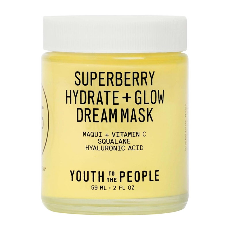 Youth to the People Superberry Hydrate and Glow Dream Mask: Ein Glasgefäß gefüllt mit einer gelben Gesichtsmaske auf weißem Hintergrund