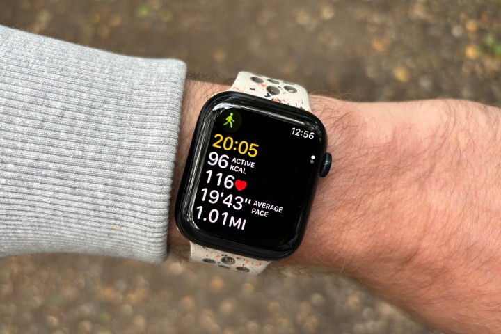 Trainingsdaten werden auf der Apple Watch Series 9 angezeigt.