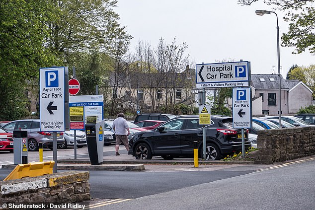 Im Bild: Ein Parkplatz eines oberirdischen Krankenhauses in Lancaster (Dateibild)