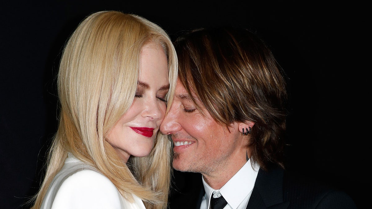 Nicole Kidman und Keith Urban umarmen sich