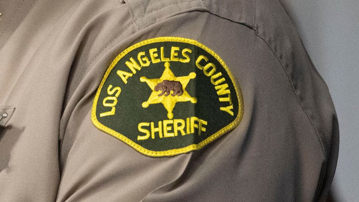 Ein Sheriff-Abzeichen des Los Angeles County