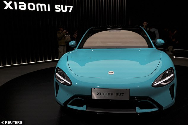 Der Preis wurde noch nicht bekannt gegeben, aber CEO und Mitbegründer Lei Jun sagte bei der Enthüllung, dass er irgendwo zwischen 14.000 und 56.000 US-Dollar liegen könnte – das Model S beginnt bei 74.990 US-Dollar