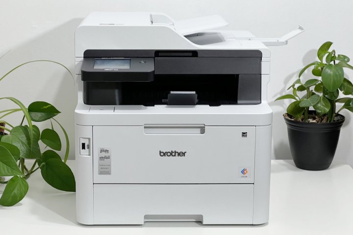 Der MFC-L3780 CDW von Brother ist ein großes Druckergefährte.
