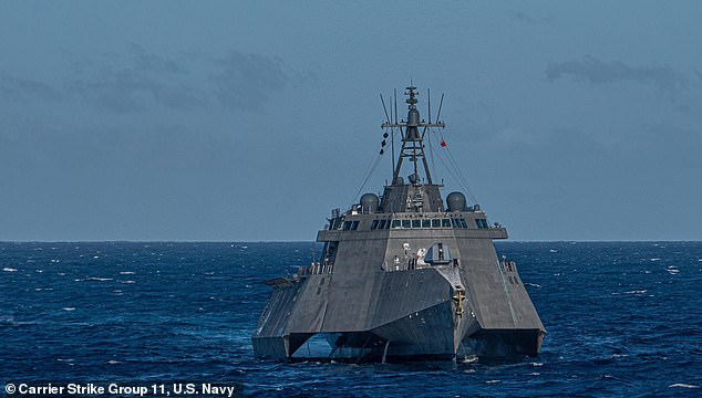 Die USS Omaha filmte 2016 ein rundes Objekt, das über einen längeren Zeitraum einen kontrollierten Flug über dem Wasser absolvierte, bevor es schließlich in den Ozean eindrang