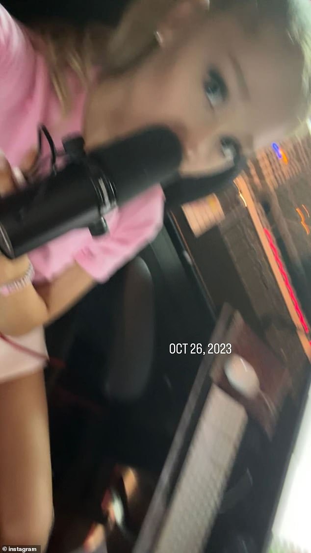 Ariana im Studio im Oktober bei der Arbeit an ihrem kommenden Album