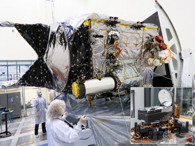 Das Deep Space Optical Communications (DSOC)-Experiment ist auf der NASA-Raumsonde Psyche auf dem Weg zu einem Asteroiden.  Das Nebenbild zeigt den Spiegel des Instrumententeleskops zum Empfangen und Senden von Lasersignalen.