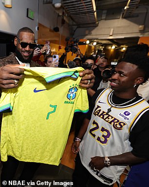 Der Star von Real Madrid hat sich diesen Monat mit dem Superstar der LA Lakers, LeBron James, getroffen und Trikots getauscht