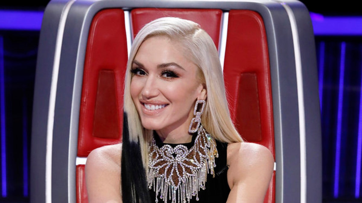 Gwen Stefani sitzt auf dem Stuhl von The Voice