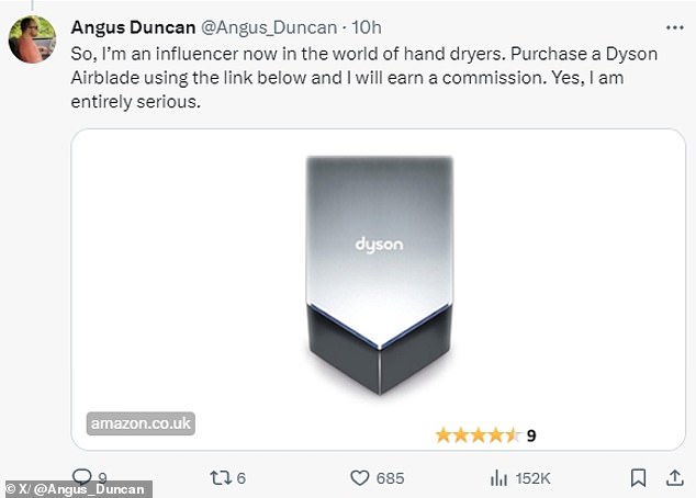 Seitdem hat Angus schockierend enthüllt, dass er keine wirkliche „Verlobte“ hat und dass der „blöde Witz“ nicht mehr als die Umsetzung einer festlichen List ist, die er jedes Jahr auf die Beine stellt.  Da der Beitrag inzwischen viral gegangen ist, wurde er von Amazon UK ausgewählt, um für das Produkt zu werben und sogar eine Provision zu verdienen