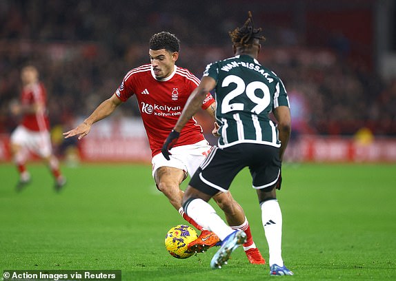 Soccer Football - Premier League - Nottingham Forest v Manchester United - The City Ground, Nottingham, Britain - December 30, 2023  Nottingham Forest's Morgan Gibbs-White in action with Manchester United's Aaron Wan-Bissaka Action Images via Reuters/Lee Smith NO USE WITH UNAUTHORIZED AUDIO, VIDEO, DATA, FIXTURE LISTS, CLUB/LEAGUE LOGOS OR 'LIVE' SERVICES. ONLINE IN-MATCH USE LIMITED TO 45 IMAGES, NO VIDEO EMULATION. NO USE IN BETTING, GAMES OR SINGLE CLUB/LEAGUE/PLAYER PUBLICATIONS.