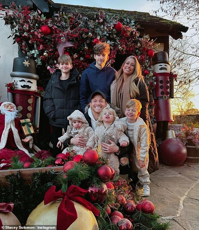Stacey verbrachte Weihnachten mit Ehemann Joe Swash, 41, und ihren Kindern Rex, vier, Rose, zwei und Belle, sieben Monate, sowie den Söhnen Zachary, 15, und Leighton, 11, aus früheren Beziehungen