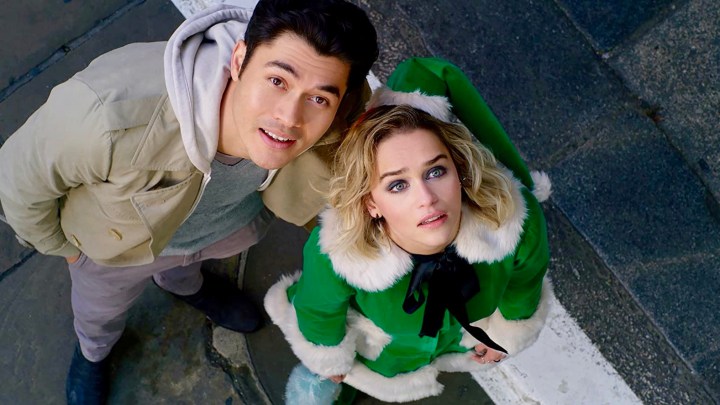 Henry Golding and Emilia Clarke as Tom and Katarina looking up in the film Last Christmas.