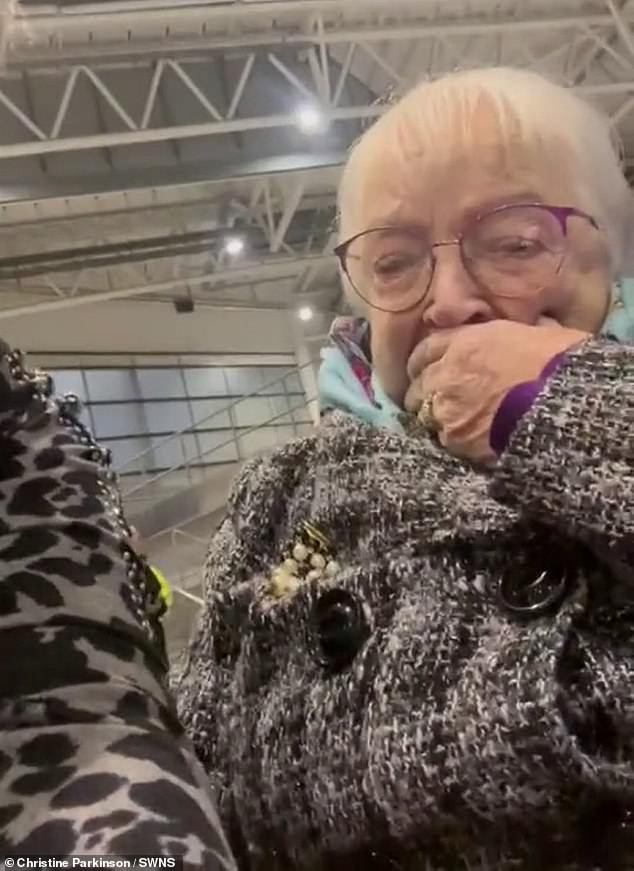 Maureen Hesketh, 91, war geschockt, als ihre Tochter Christine Parkinson, 65, verriet, dass sie ihre Tom Jones-Tickets gekauft hatte