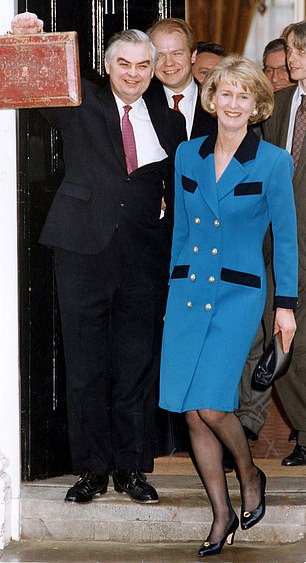 Sparbüchse: Norman Lamont verlässt 1992 mit seiner damaligen Frau Rosemary die Downing Street für den Haushalt