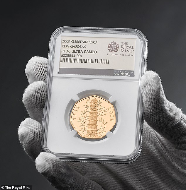 Los, los, weg!: Die begehrte Goldmünze in polierter Platte erzielte bei einer Auktion von Royal Mint-Münzen 6.800 £, eine Steigerung von 1.260 % ​​seit 2009