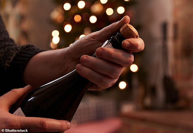 Zeit für eine Sprudelstunde: Wissenschaftler sagen, dass „komplexe Überschallphänomene“ auftreten, wenn man am 31. Dezember seine Champagnerflasche öffnet