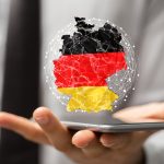 Deutschland beschleunigt den Gigabit-Ausbau, während der Telekommunikationssektor vor Engpässen warnt