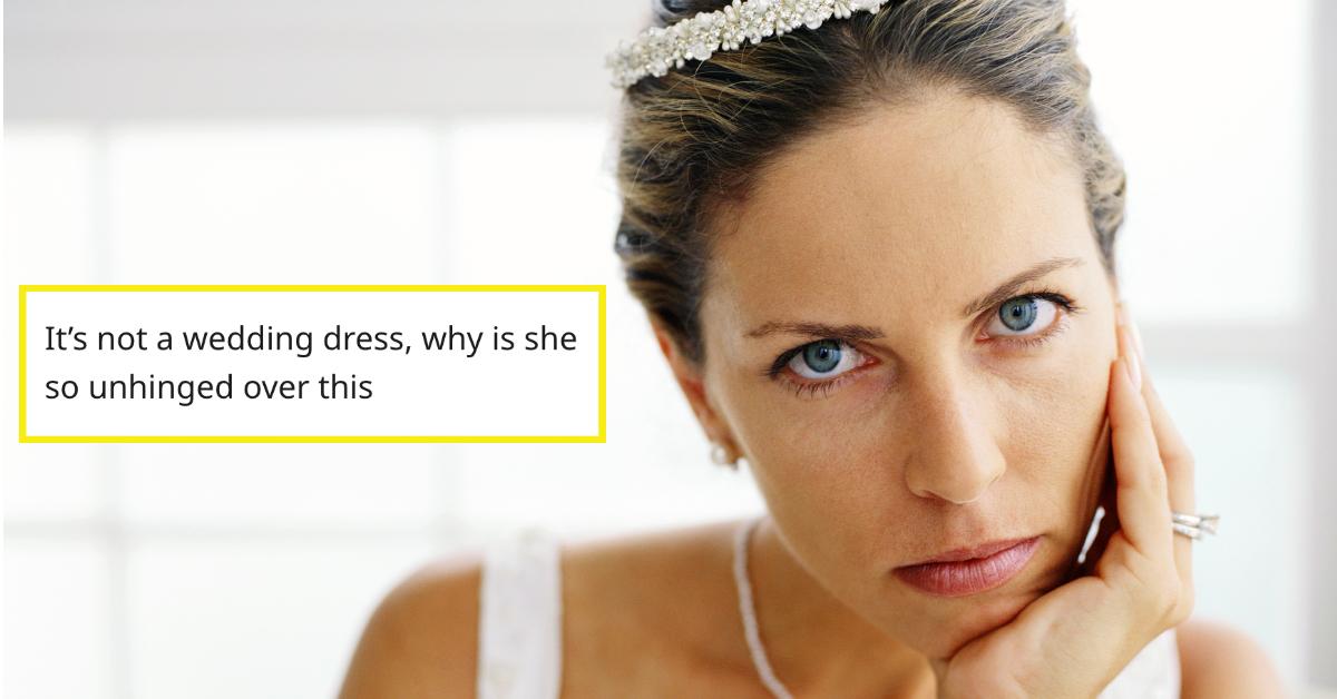 Eine Frau fragt sich, ob es falsch war, ihr blaues, paillettenbesetztes Hochzeitskleid zur Hochzeit einer Freundin zu tragen.