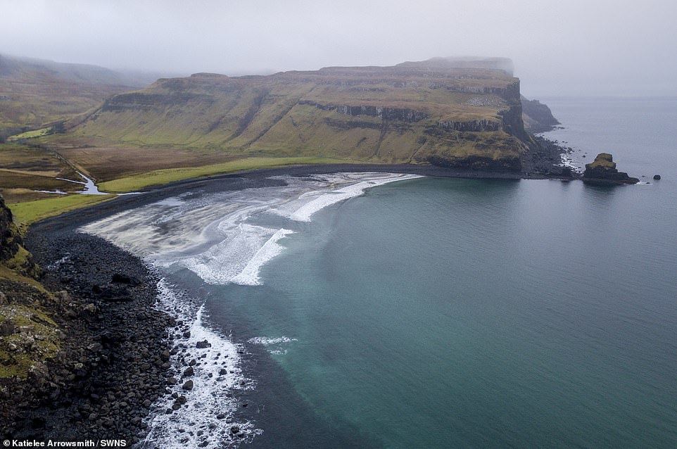 Hier abgebildet ist Talisker Bay auf der Isle of Skye, die auf der Liste der 100 atemberaubendsten Orte abseits der ausgetretenen Pfade steht