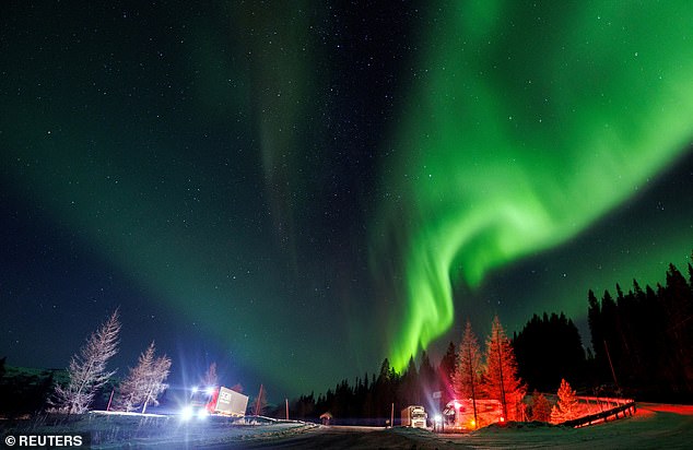 Das Nordlicht ist am häufigsten über Orten zu sehen, die näher am Polarkreis liegen, beispielsweise in Skandinavien und Alaska. Daher ist jede Sichtung über den kontinentalen USA ein Genuss für Himmelsbeobachter