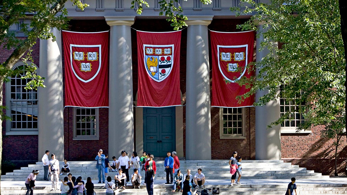 Harvard-Banner