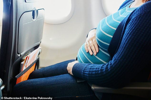 Ein Mann wurde auf Reddit dafür gelobt, dass er sich weigerte, seinen im Voraus gebuchten Sitzplatz für eine schwangere Frau aufzugeben, die sich in einem Flugzeug in der Nähe der Toilette aufhalten wollte (Archivbild)
