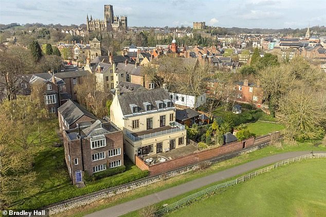 Ein Haus im Herzen von Durham aus dem Jahr 1847 steht für 1,65 Millionen Pfund über Immobilienmakler in Bradley Hall zum Verkauf