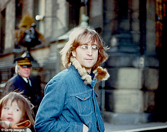 John Lennon (im Bild) wurde am 8. Dezember 1980 vor dem Dakota-Gebäude in Manhattan erschossen, als er nach Hause zurückkehrte