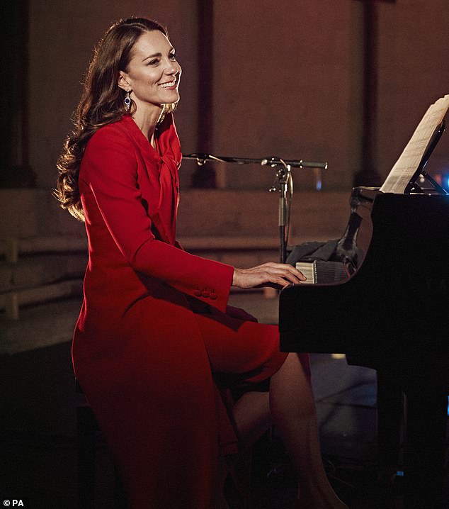 Die 41-jährige Prinzessin von Wales sprach am Donnerstag stolz über die musikalischen Fähigkeiten ihrer Tochter, als sie die Royal Variety Performance in der Prince Albert Hall in London besuchte
